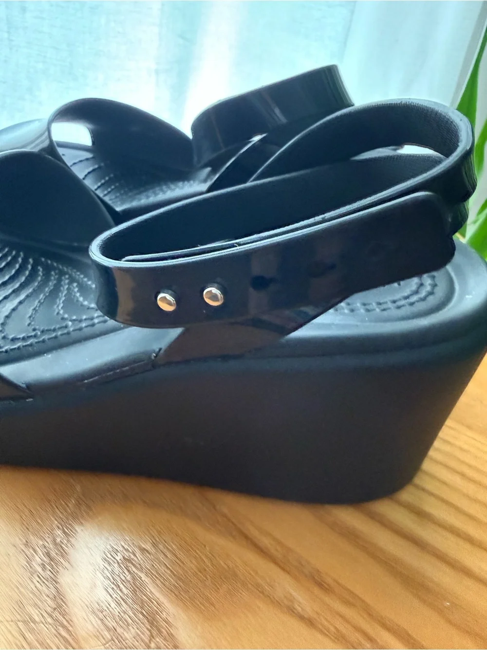Crocs LiteRide Black Platform Wedge Sandals Women’s Size 6